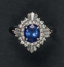 Bague en platine (950°/00) ornée d'un saphir...