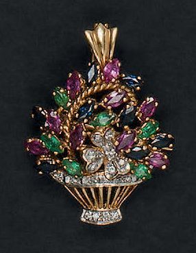 Broche faisant pendentif en forme de panier...