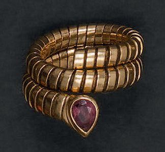 BULGARI
Modèle «Serpenti»
Bague en or jaune...