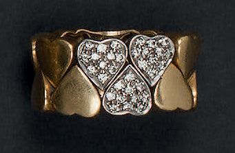 Bague bandeau souple formée de motifs de...