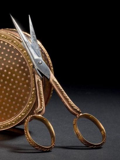 Paire de ciseaux en or de couleurs 18 k (750°/00),...