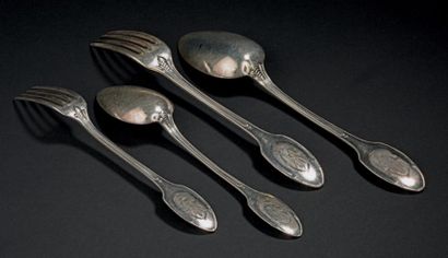 Partie de ménagère en argent à motif d'enroulements...