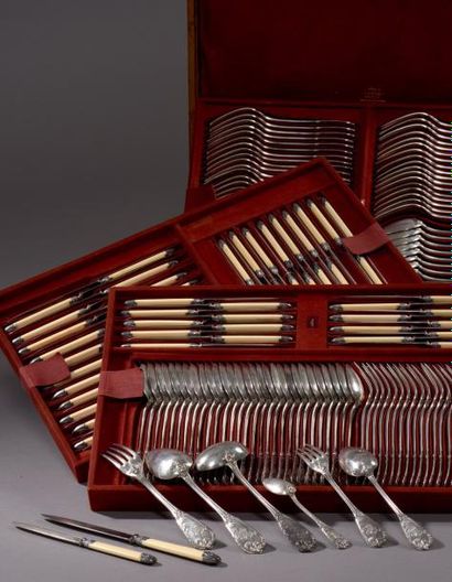 Importante ménagère en argent, modèle feuillagés...