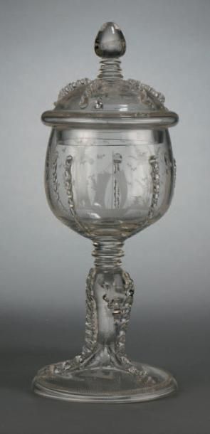 Drageoir en verre gravé à décor d'arbres...