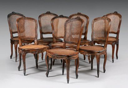 Suite de 7 chaises cannées en hêtre mouluré,...