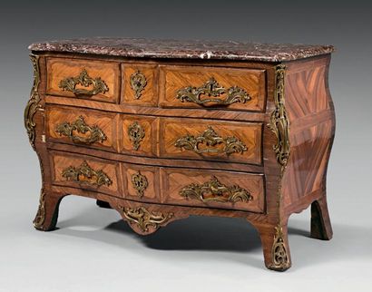 Commode en placage de bois de rose et bois...