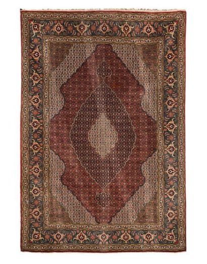 Tapis Persan Tabriz
Champ à décor de triple...