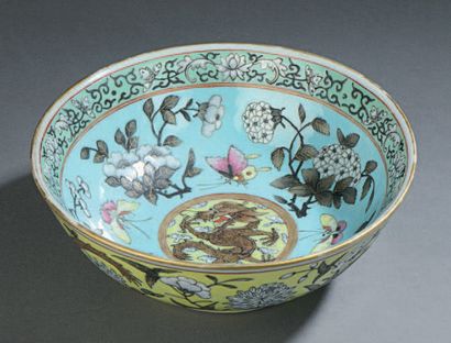 CHINE - Vers 1900
Bol en porcelaine émaillée...