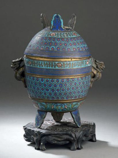 CHINE - Vers 1900
Brûle-parfum tripode en...