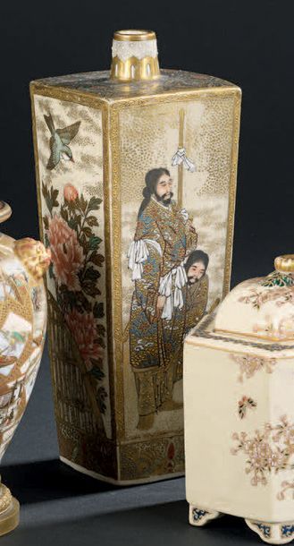 JAPON, Fours de Satsuma - Époque Meiji (1868-1912)

Vase...