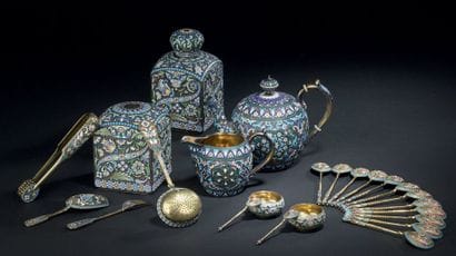 OVCHINNIKOV
Théière et pot à lait en vermeil...