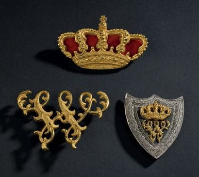 Ensemble comprenant:
- Trois éléments de...