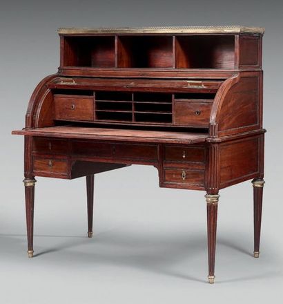 Bureau à cylindre et à gradins en acajou...