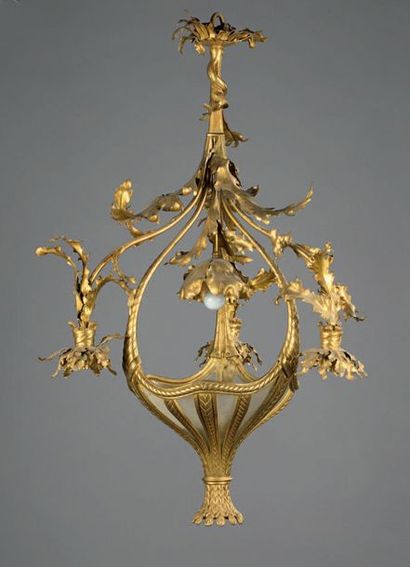 Lustre en bronze doré et verre taillé, à...