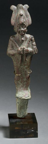 Figurine d'Osiris debout tenant le sceptre...