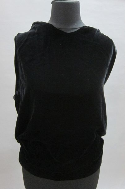 CHANEL circa printemps 2002 : Top sans manche...