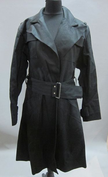 Louis VUITTON

Trench en coton noir, petit...