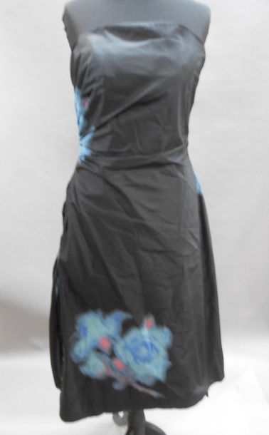 Louis VUITTON

Robe bustier en soie noir...