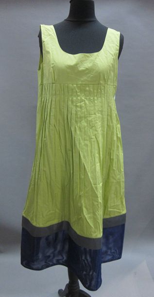 MARNI : Lot composé de 3 robes en coton de...