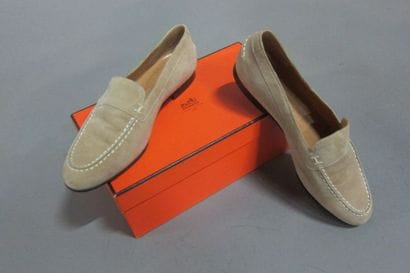 HERMES Paris

Paire de mocassins en chevreau...