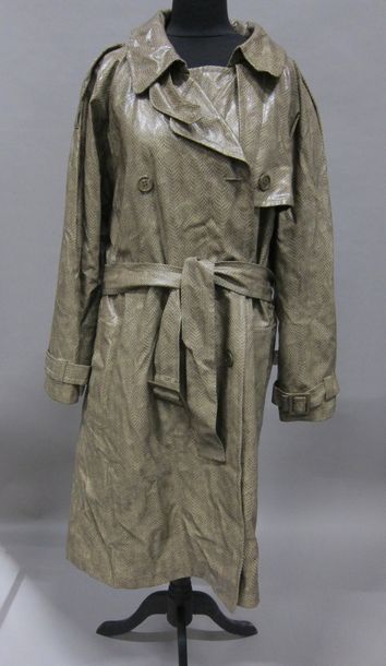 Yves SAINT-LAURENT : Trench en simili cuir...