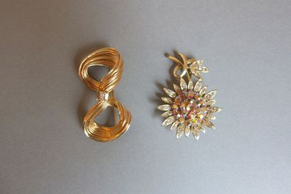 SCHIAPARELLI, FRANCOIS Lot de deux broches...