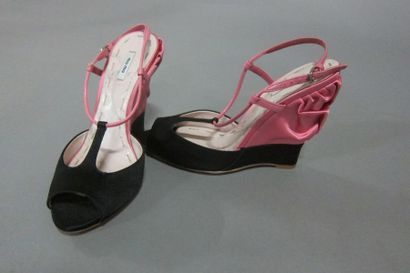 MIU MIU Escarpins compensés en satin noir...