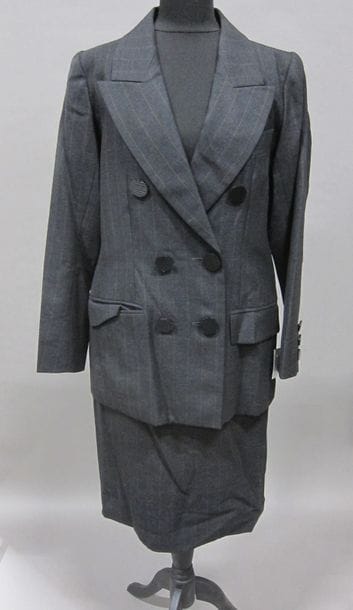 Yves SAINT-LAURENT Riche Gauche : Lot composé...