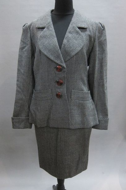 Yves SAINT-LAURENT Rive Gauche : 

Lot Composé...