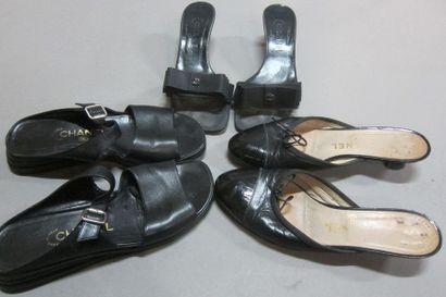CHANEL : Lot composé de 3 paires de mules,...