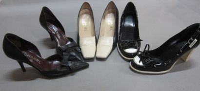CHANEL : Lot composé de 3 paires d'escarpins,...