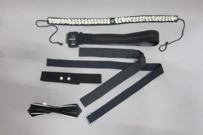 CHANEL et Anonyme : lot composé de 5 ceintures...