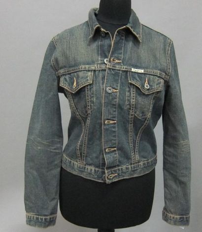 ISABELLE MARANT, PEPE JEANS, BOSS HUGO BOSS

Lot...