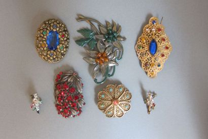 Anonyme : Lot composé de 5 broches d’inspiration...
