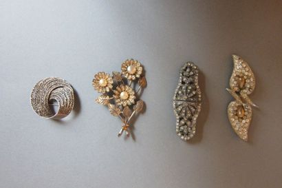 Anonyme : Lot de 4 broches en métal doré...