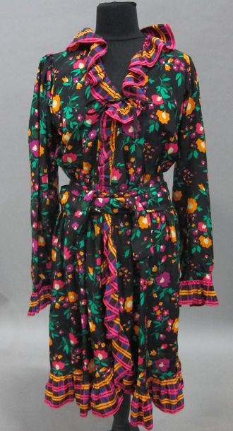 SAINT LAURENT RIVE GAUCHE : 

- Robe portefeuille...