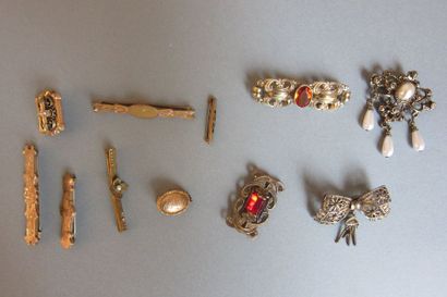 Anonyme : lot du 8 broches baguettes de décor...