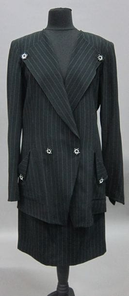 FORT LOT comprenant :

EMANUEL UNGARO PARALLELE...