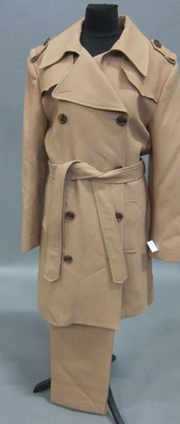 FORT LOT comprenant :

EMANUEL UNGARO PARALLELE...