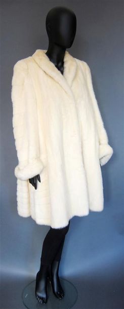 MILADY

Magnifique Manteau en Vison blanc,...