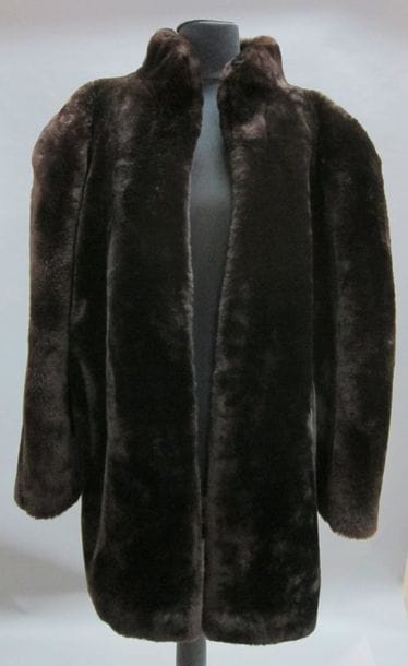 Yves SAINT-LAURENT Fourrures

Manteau en...