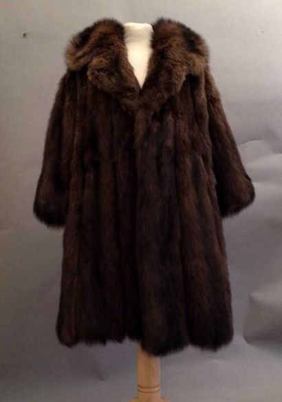CHRISTIAN DIOR PARIS
Manteau en marmotte...
