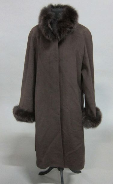 Anonyme : Manteau en laine, cachemire et...