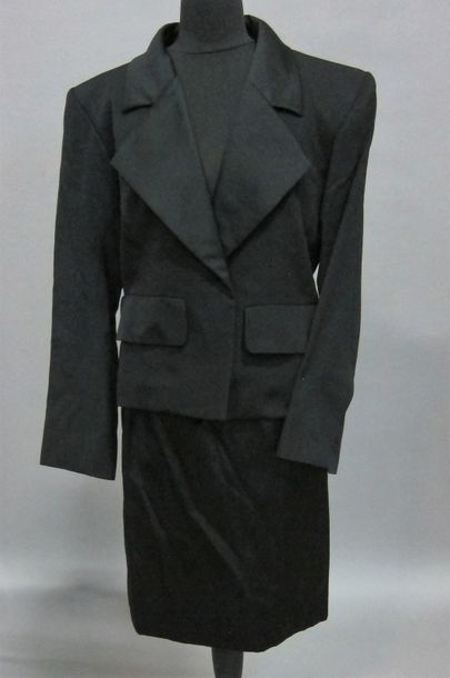 Yves SAINT LAURENT rive gauche : 

Lot composé...