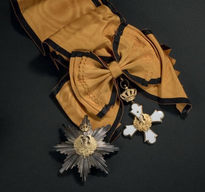 Ensemble de grand-croix de l'ordre du Phénix:
-...