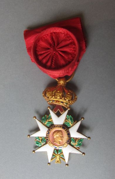 Bon état. 100/120
Croix d'officier de l'ordre...