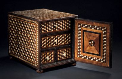 Coffret en marqueterie géométrique de cubes...
