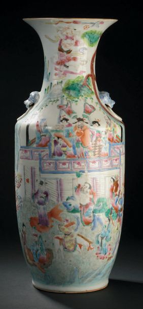 CHINE - XIXe siècle
Vase balustre à col évasé...