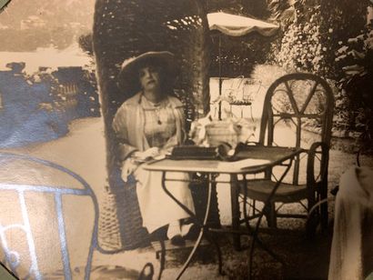 P8 Trois petits albums de cartes postales:...