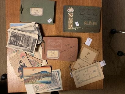 P8 Trois petits albums de cartes postales:...